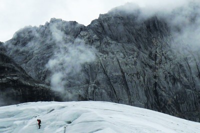 carstensz-pyramid-seven-summits-glacier-dr-weiglein-expeditions-papua-explorer.jpg
