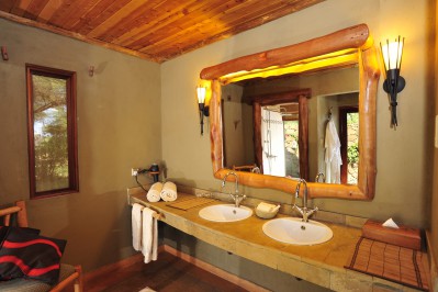ssc-junior-suite-bath-room-1..jpg