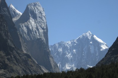 asan-and-piramidalnyi-peaks.jpg
