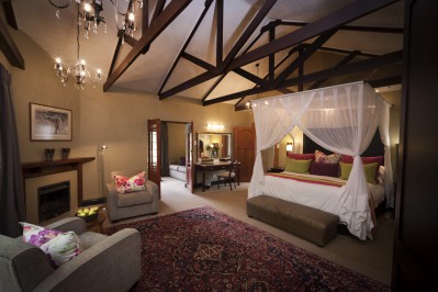 interior-luxury-family-room-1.jpg