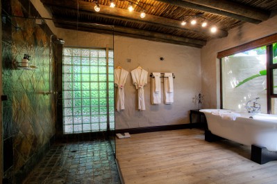 interior-suite-bathoom-rm10.jpg