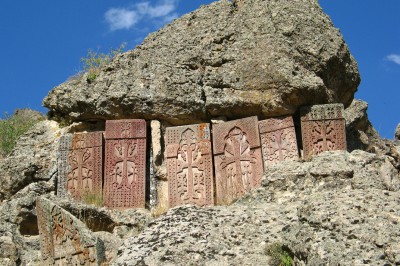 chatschkare-im-kloster-geghard.jpg