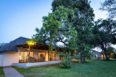 makuwa-safari-lodge-kruger-exterior-rooms-002-em-gatland.jpg