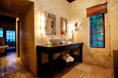 interior-luxury-bathroom-3.jpg