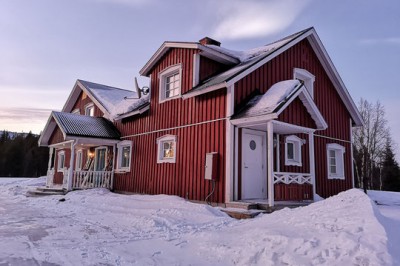winterurlaub-in-schweden-lappland-villa-am-see-mit-sauna.jpg