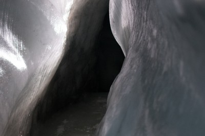 kopie-von-spitzbergen-reisen-ice-cave.jpg