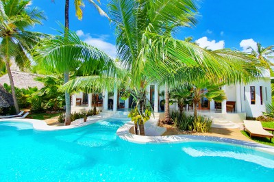 villa-kidosho-view-of-the-pool-and-the-villa.jpg