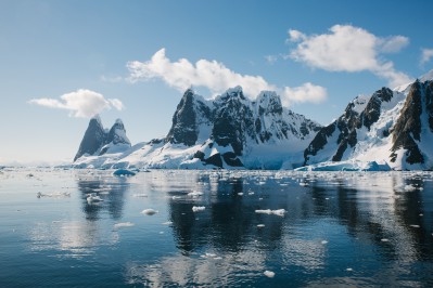 -john-bozinov_antarctic-peninsula_lemaire-channel-4.jpg