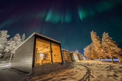 harriniva_hotels_and_safaris_aurora_glass_suite-5.jpg