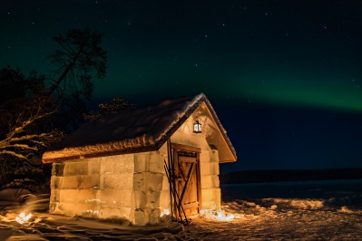 ice-cabin-outside-2.jpg