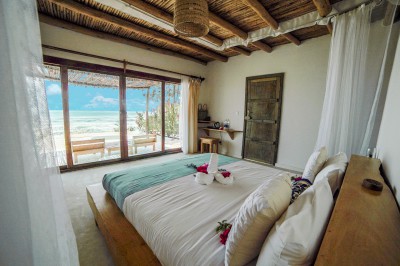 zanbluu-infinity-front-sea.jpg
