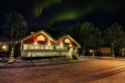 mainhouse-and-aurora-borealis.jpg