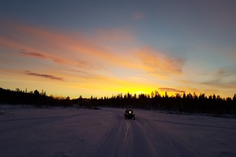 snowmobile-4007268_1920.jpg