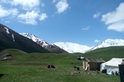 tulpar-kul-yurt-camp-4.jpg
