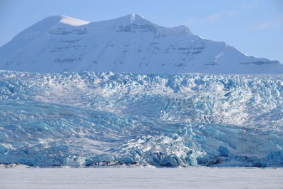 kopie-von-christian-bruttel_nordenskioeld-gletscher.jpg