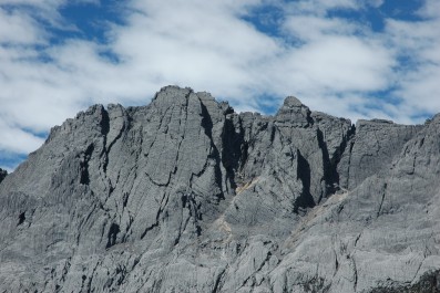 0195_pyramide_aufmacher_gr.jpg