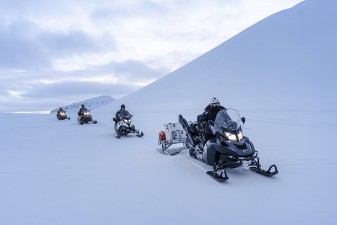 schneescooter-safari_svalbard_spitsbergen.jpg