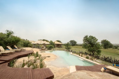 _sayari-camp-pool-area-view-from-rock-tracey-van-wijk-hr.jpg