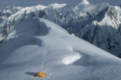 spantik-peak-approaching-camp-two-tent.jpg