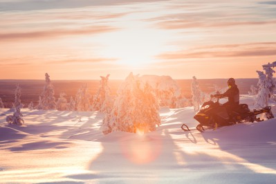 harriniva_hotels__safaris_snowmobiling_20.jpg