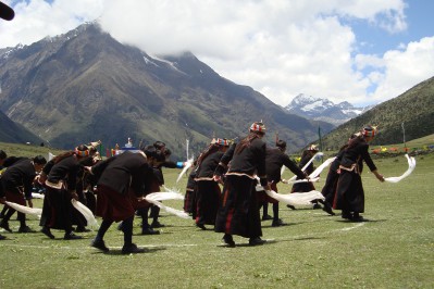 nomedic-festival-dance-by-people-of-laya.jpg