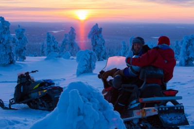 harriniva_hotels__safaris_snowmobiling_14.jpg